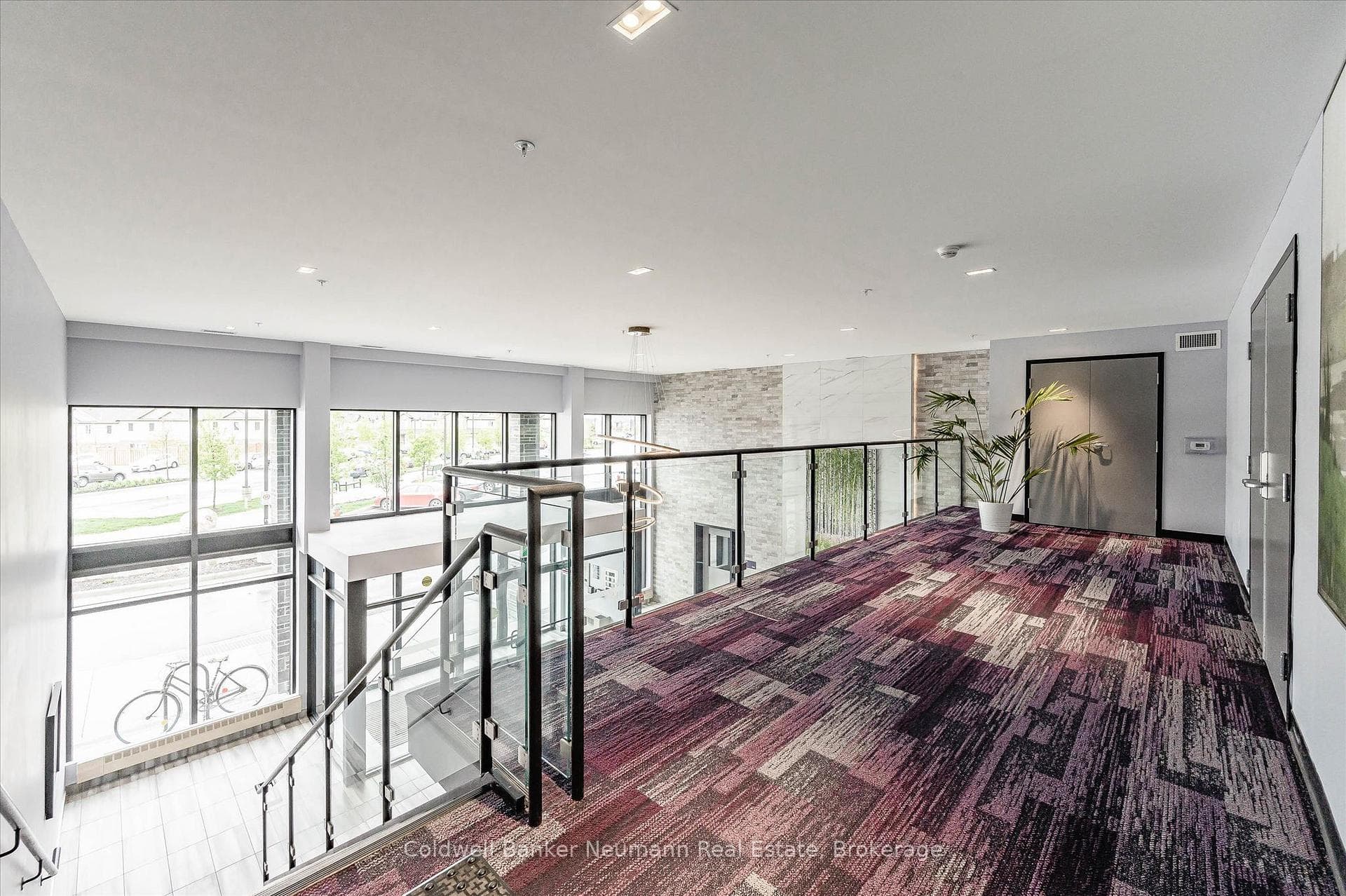 35 Kingsbury Square Unit 217 photo 4