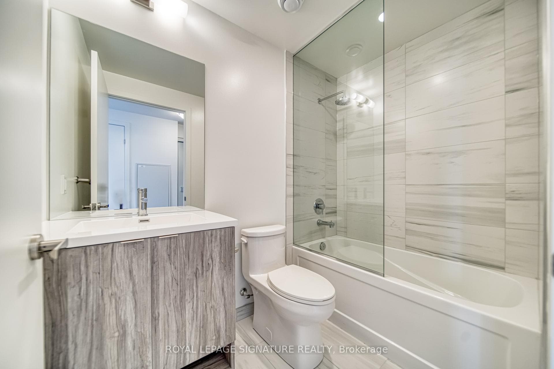138 DOWNES Street Unit 5111 photo 13