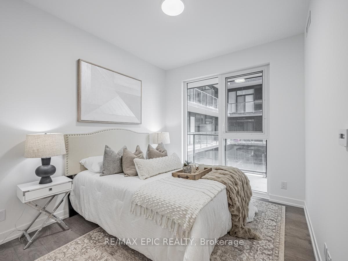 270 DUFFERIN Street Unit 815 photo 14