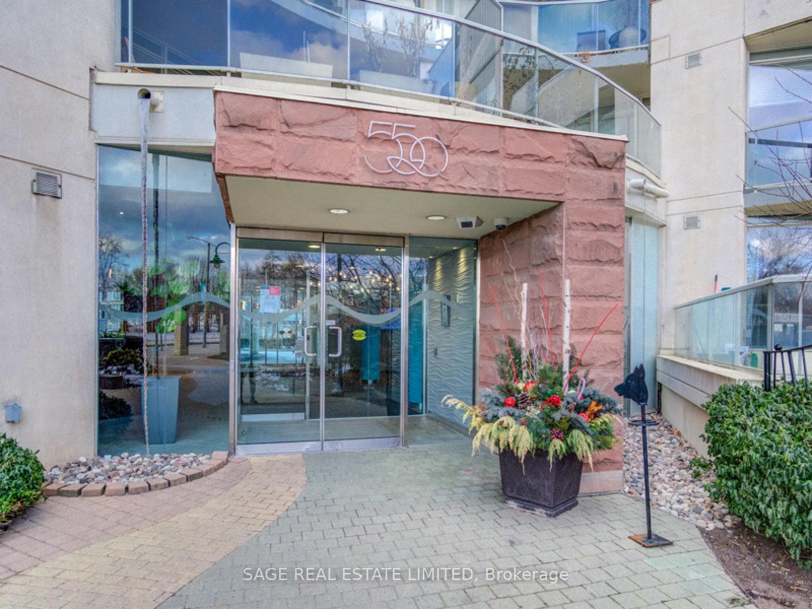 550 Queens Quay Unit 522 photo 33