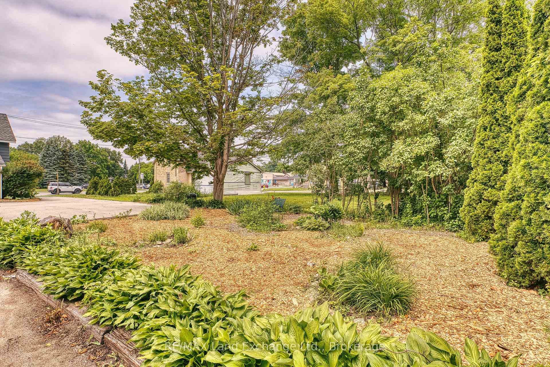 447 Goderich Street photo 36