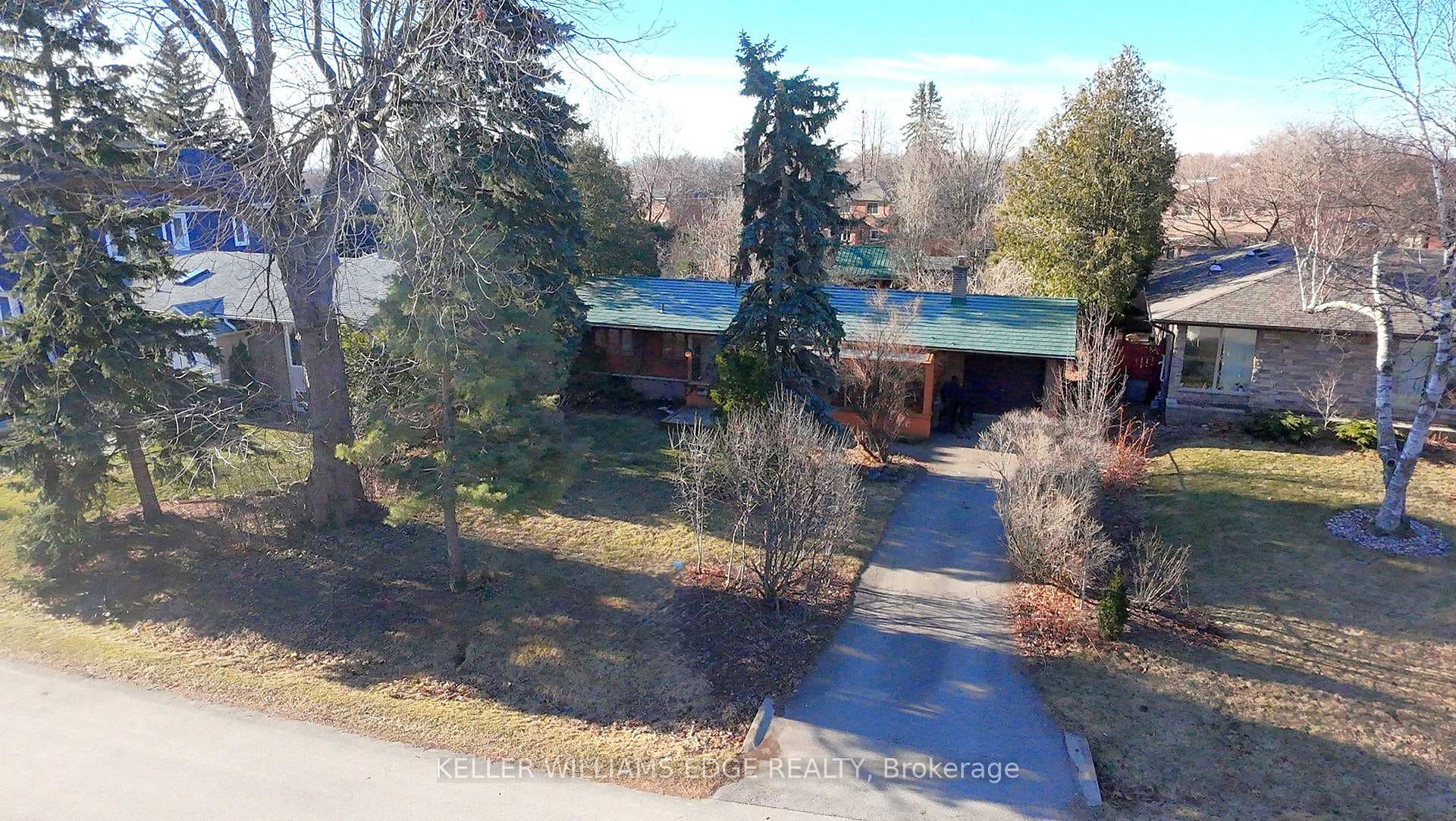 1322 Langdale Crescent photo 32
