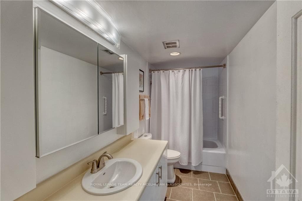 130 QUEEN ELIZABETH Drive Unit 204 photo 30
