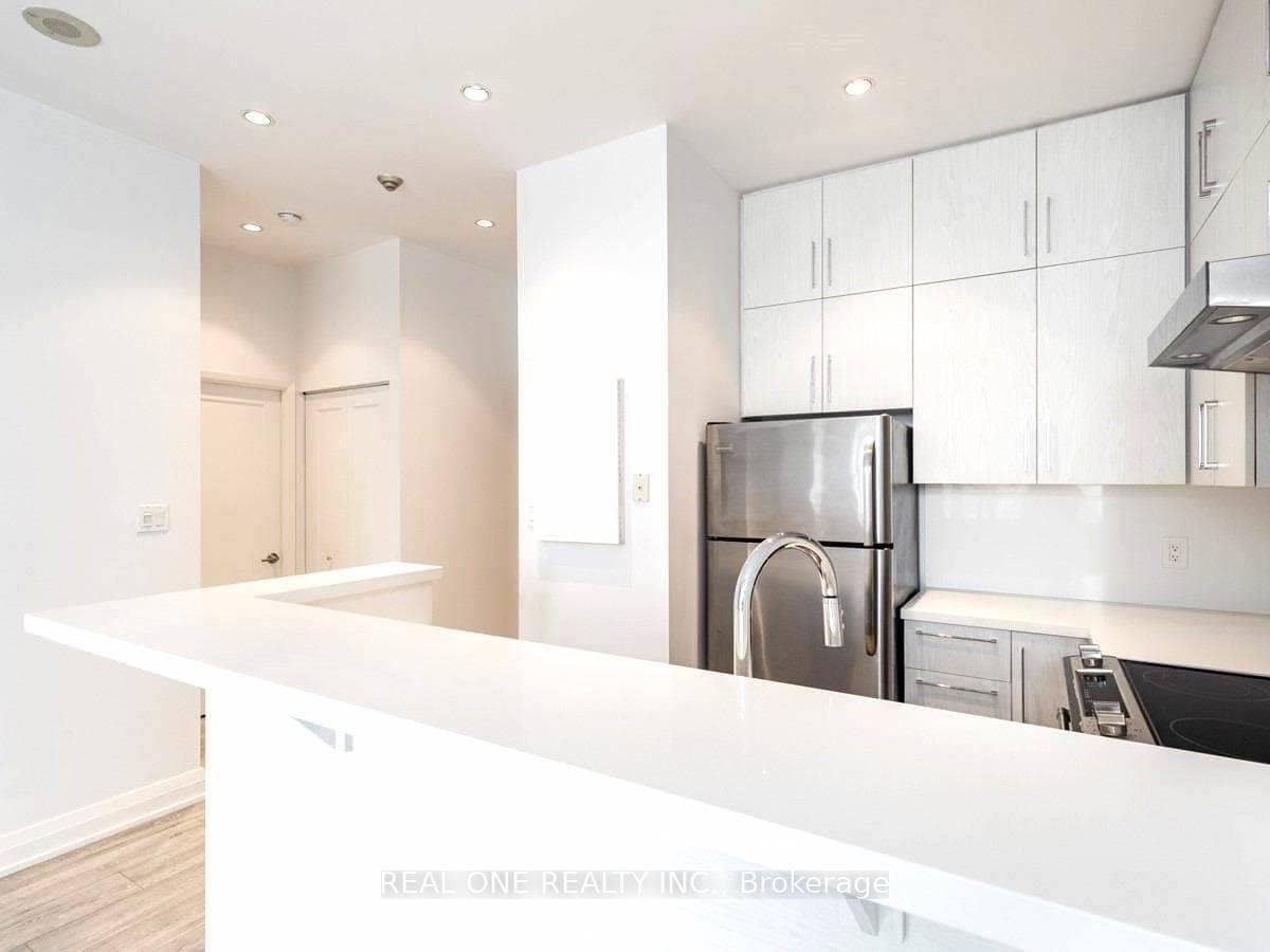 8 Wellesley Street Unit 1008 photo 5