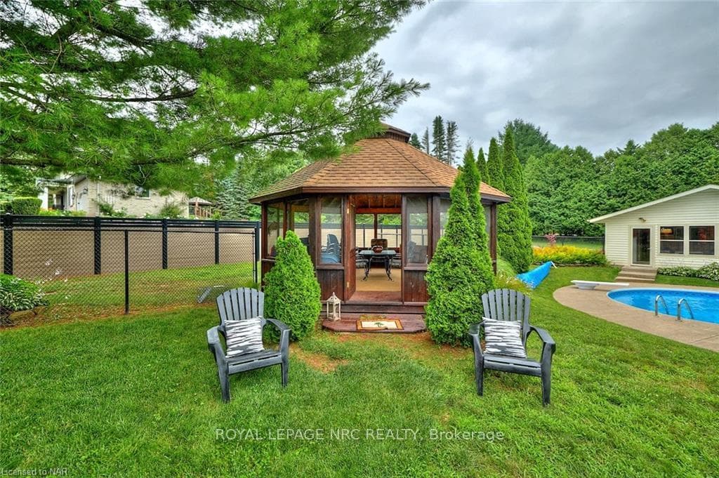 1 Alder Crescent photo 32