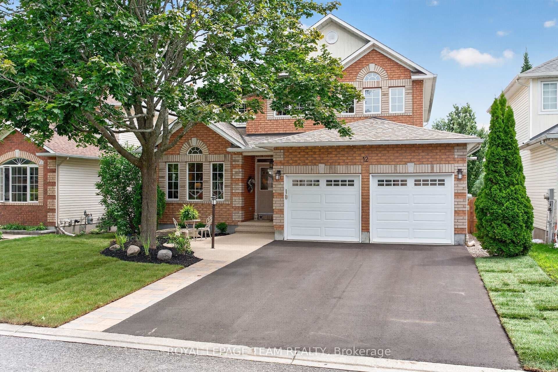 12 Forillon Crescent photo 2
