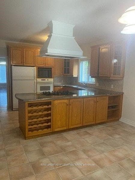 8230 Islington Avenue photo 3