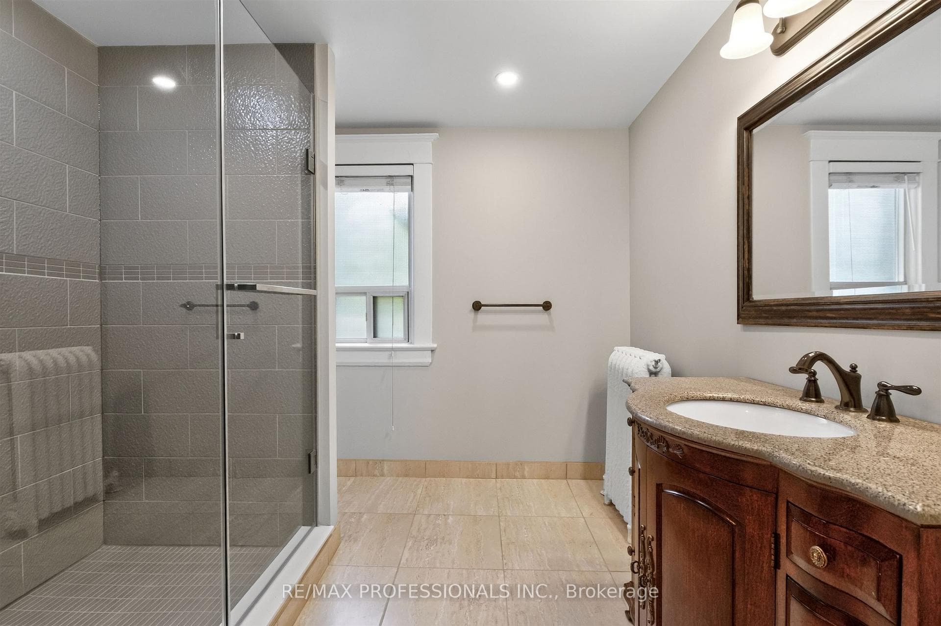 Unit 2-Second Floor 2 Bedrooms