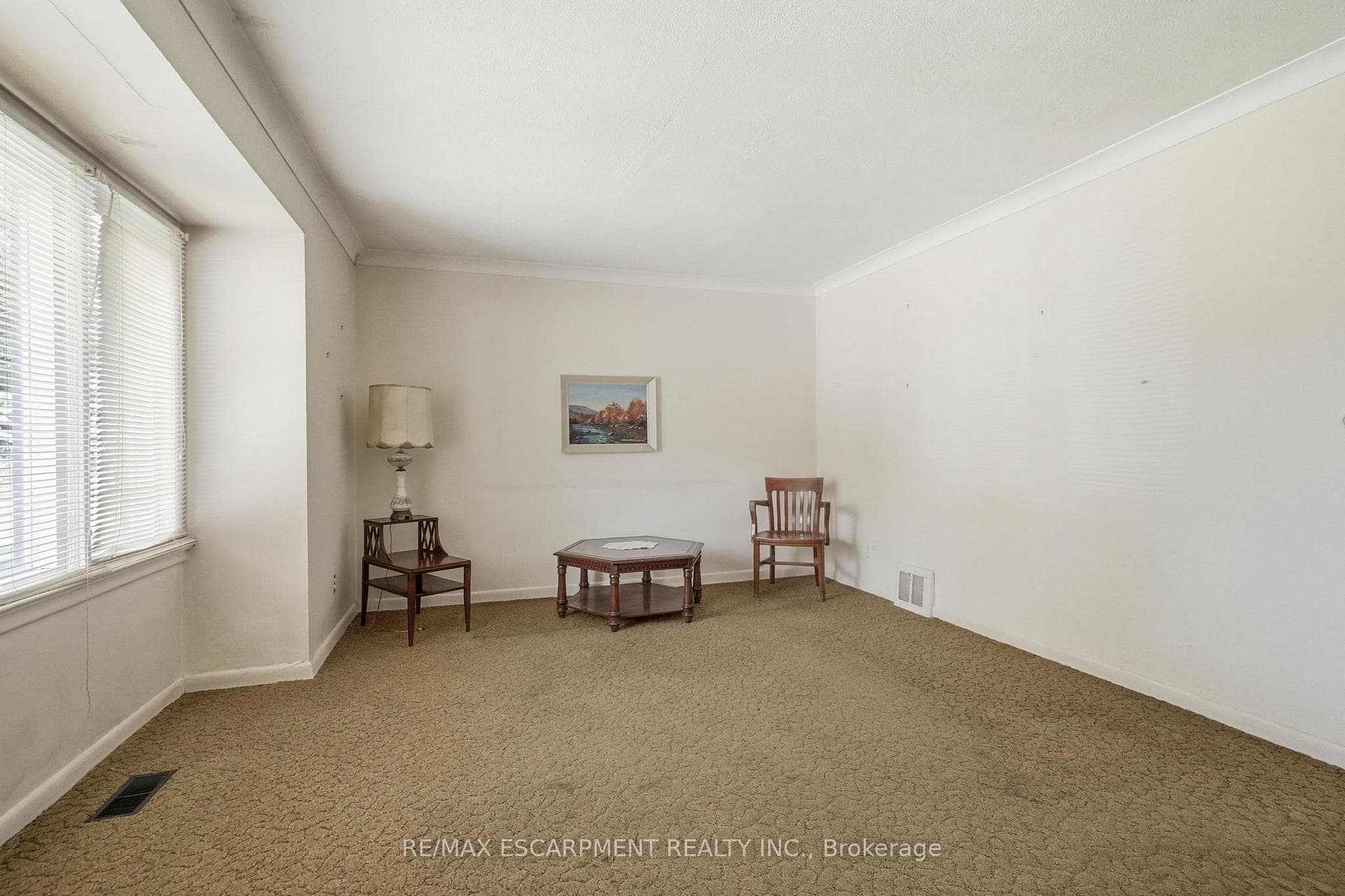 34 Eaton Place photo 4