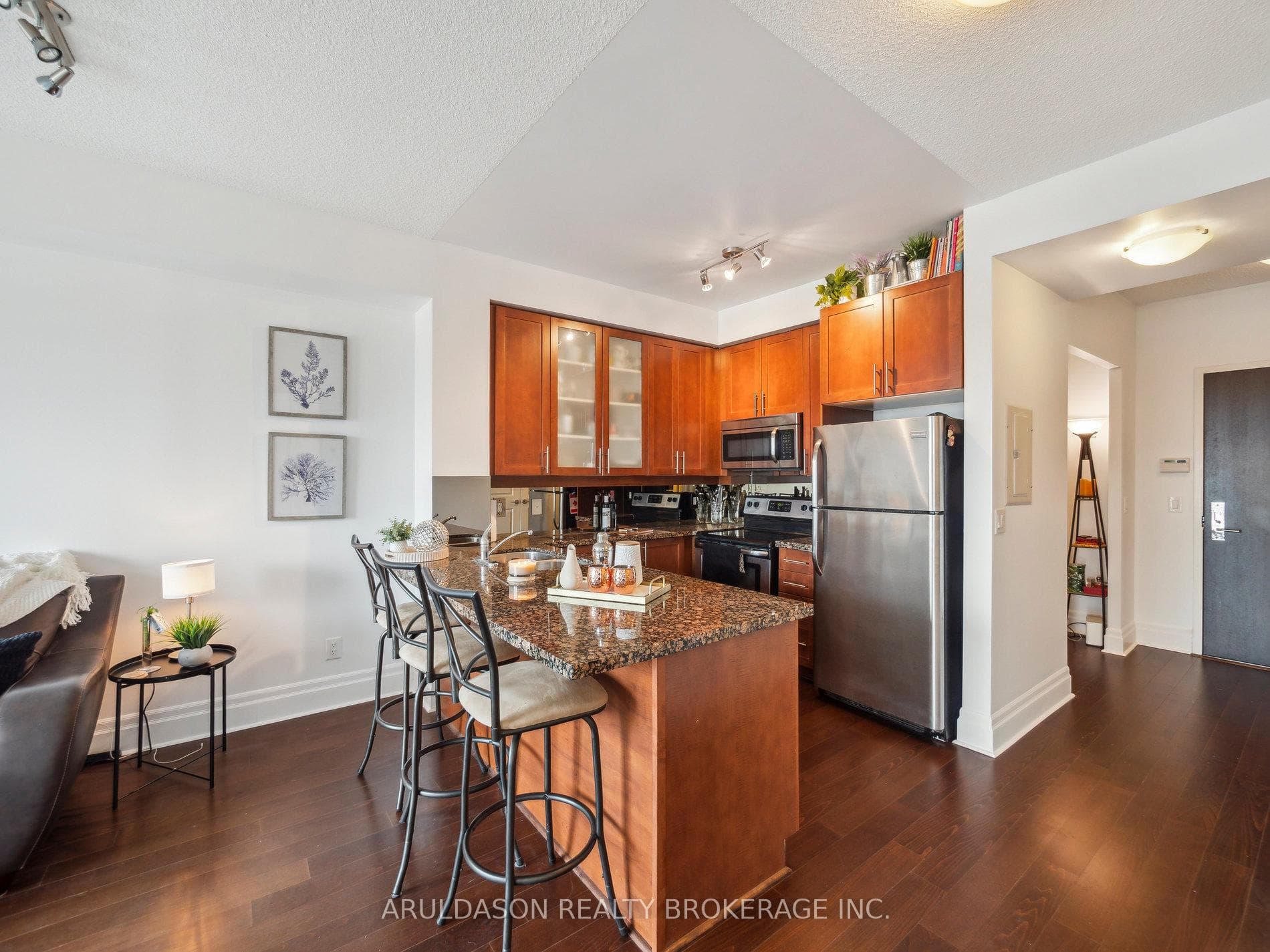 111 Upper Duke Crescent Unit 609 photo 14