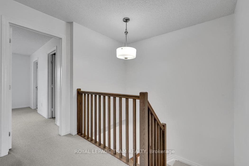 174 Hawkshaw Crescent photo 30