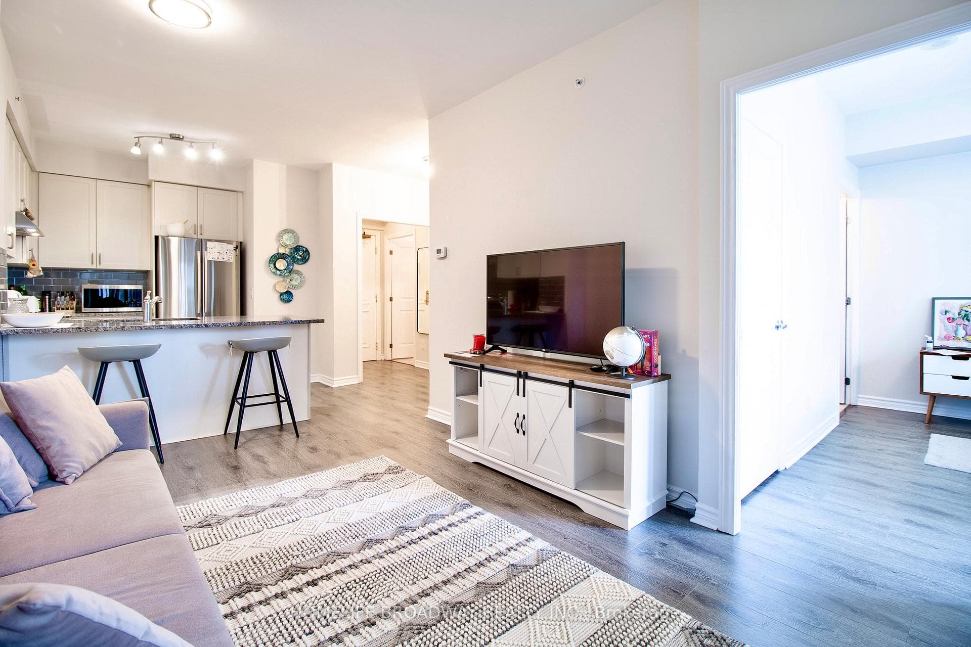 9255 Jane Street Unit 815 photo 4