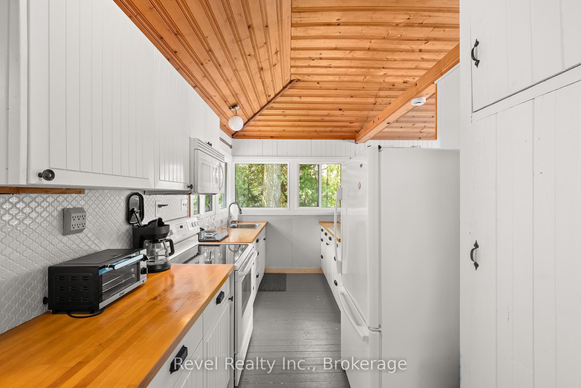 8004 Taits Beach Road photo 12