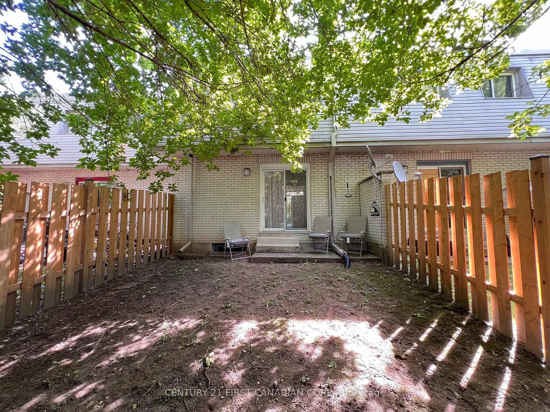 189 Boullee Street Unit 18 photo 33