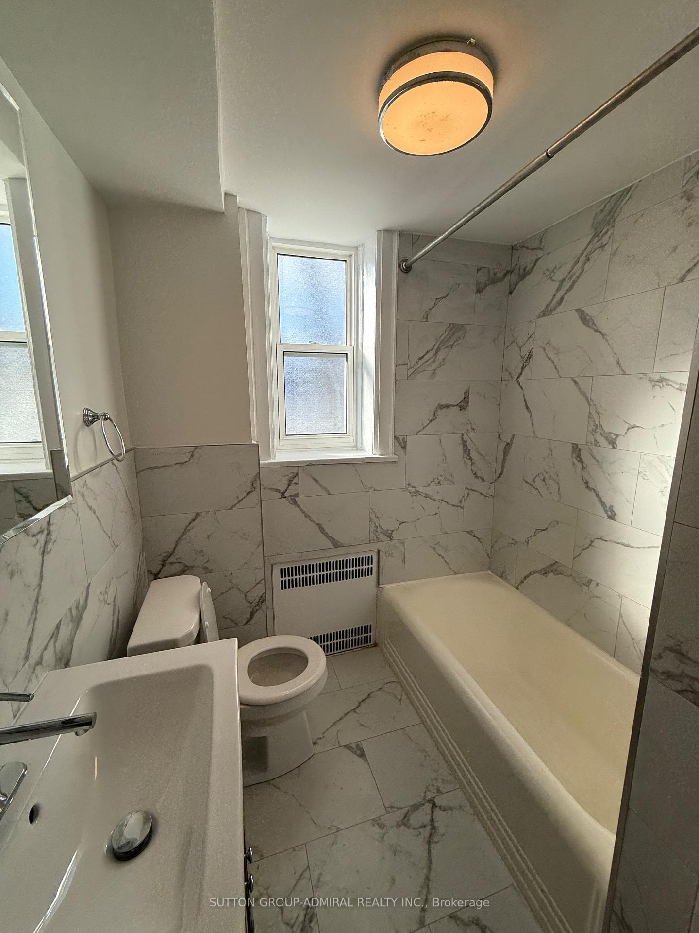 448 Spadina Road Unit 404 photo 8
