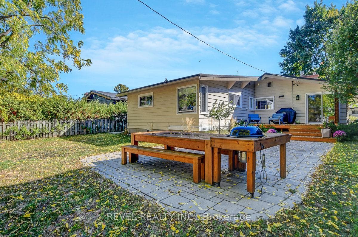 353 Mountbatten Avenue photo 32