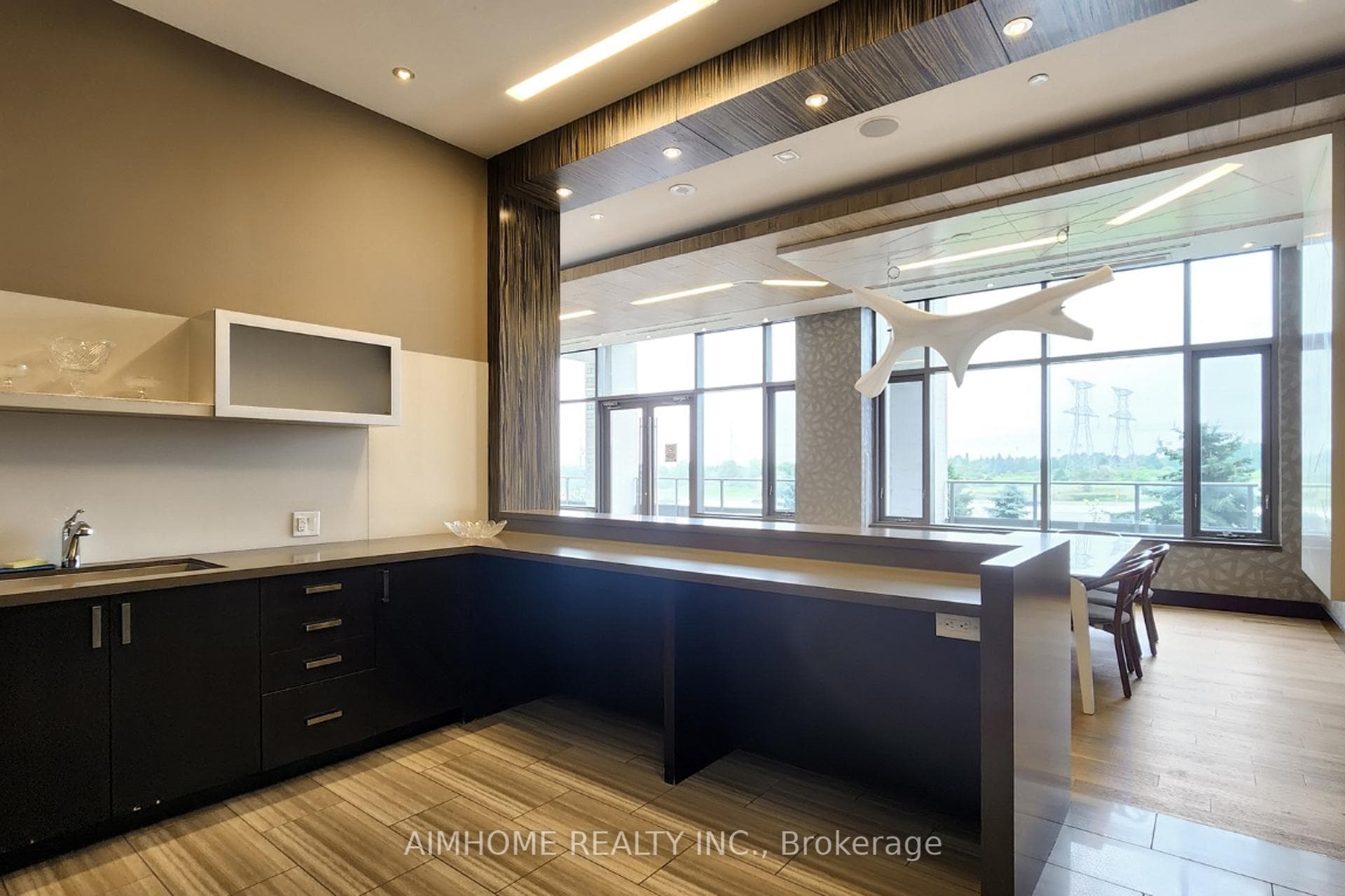 277 South Park Road Unit 602 photo 31