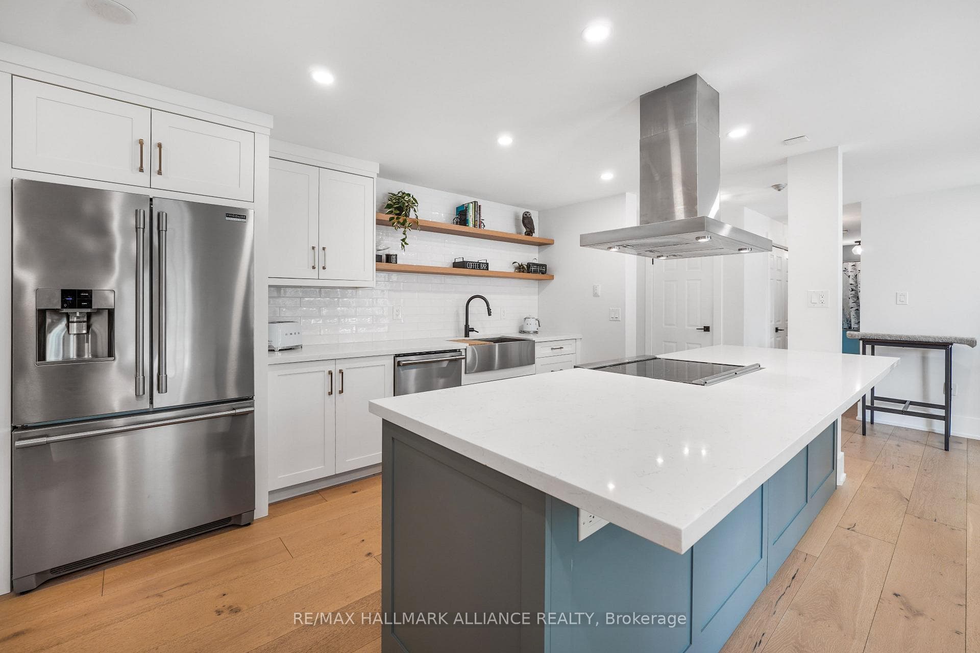 2121 Lakeshore Road Unit 205 photo 6