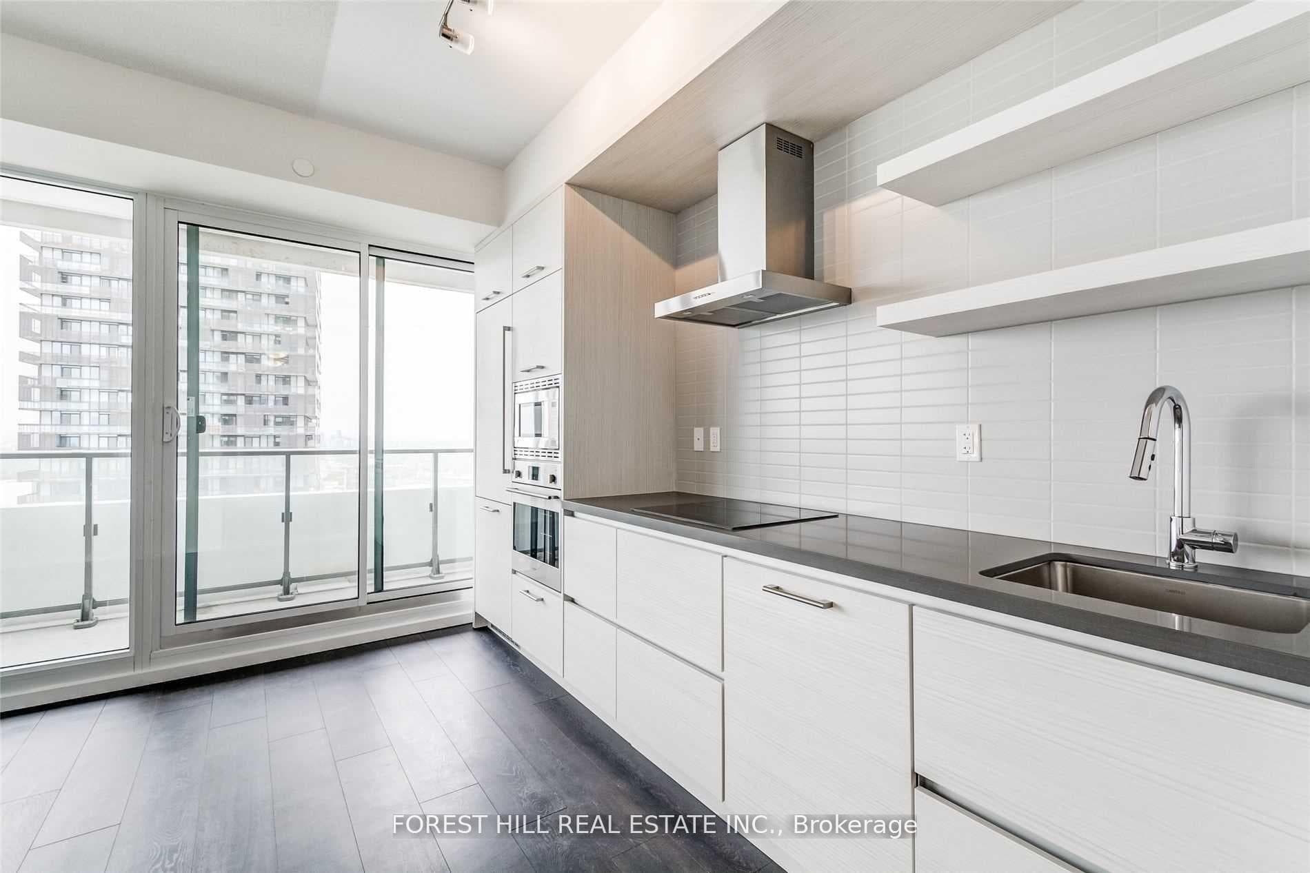 2221 Yonge Street Unit 5501 photo 8