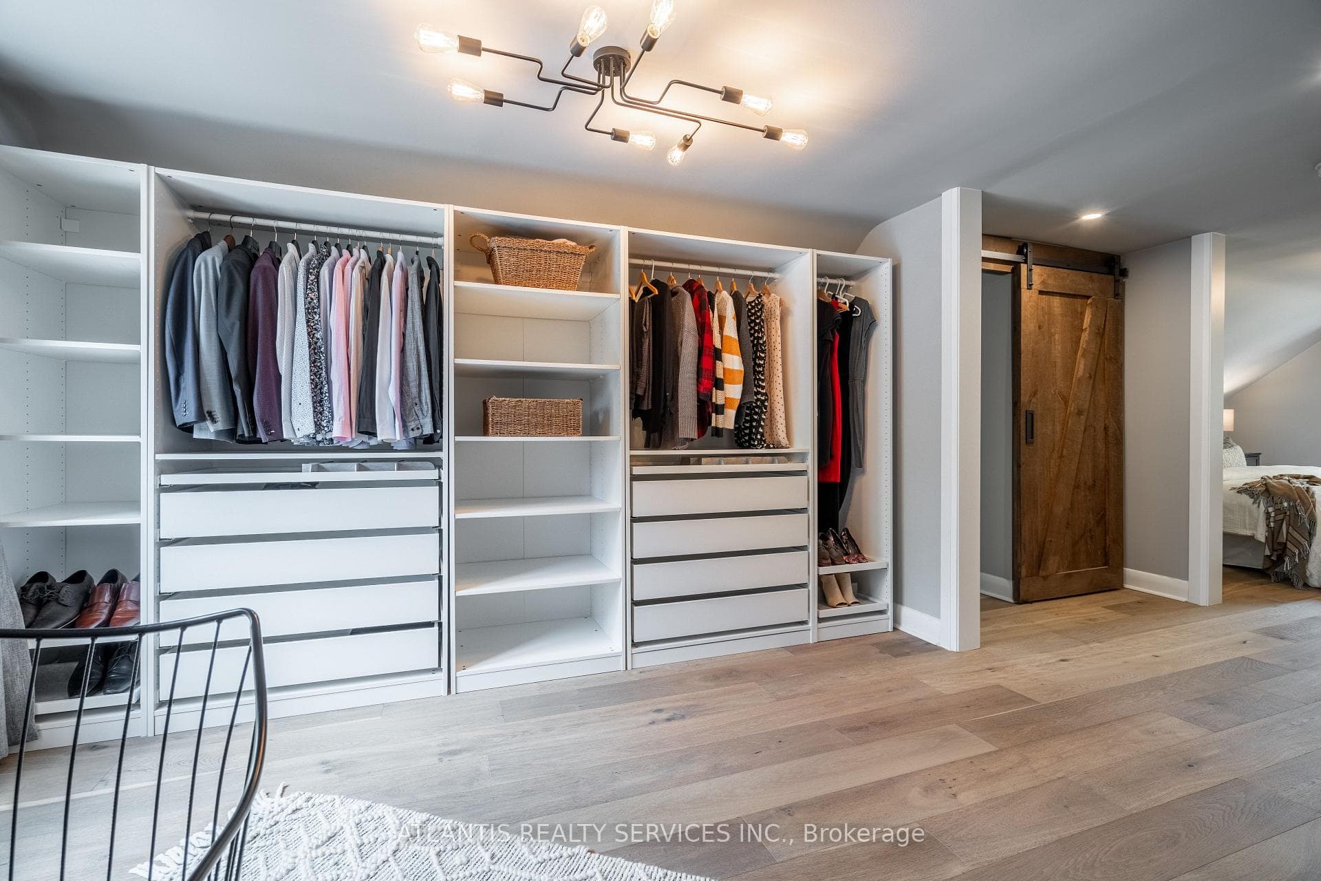 2015 Edinburgh Drive photo 27