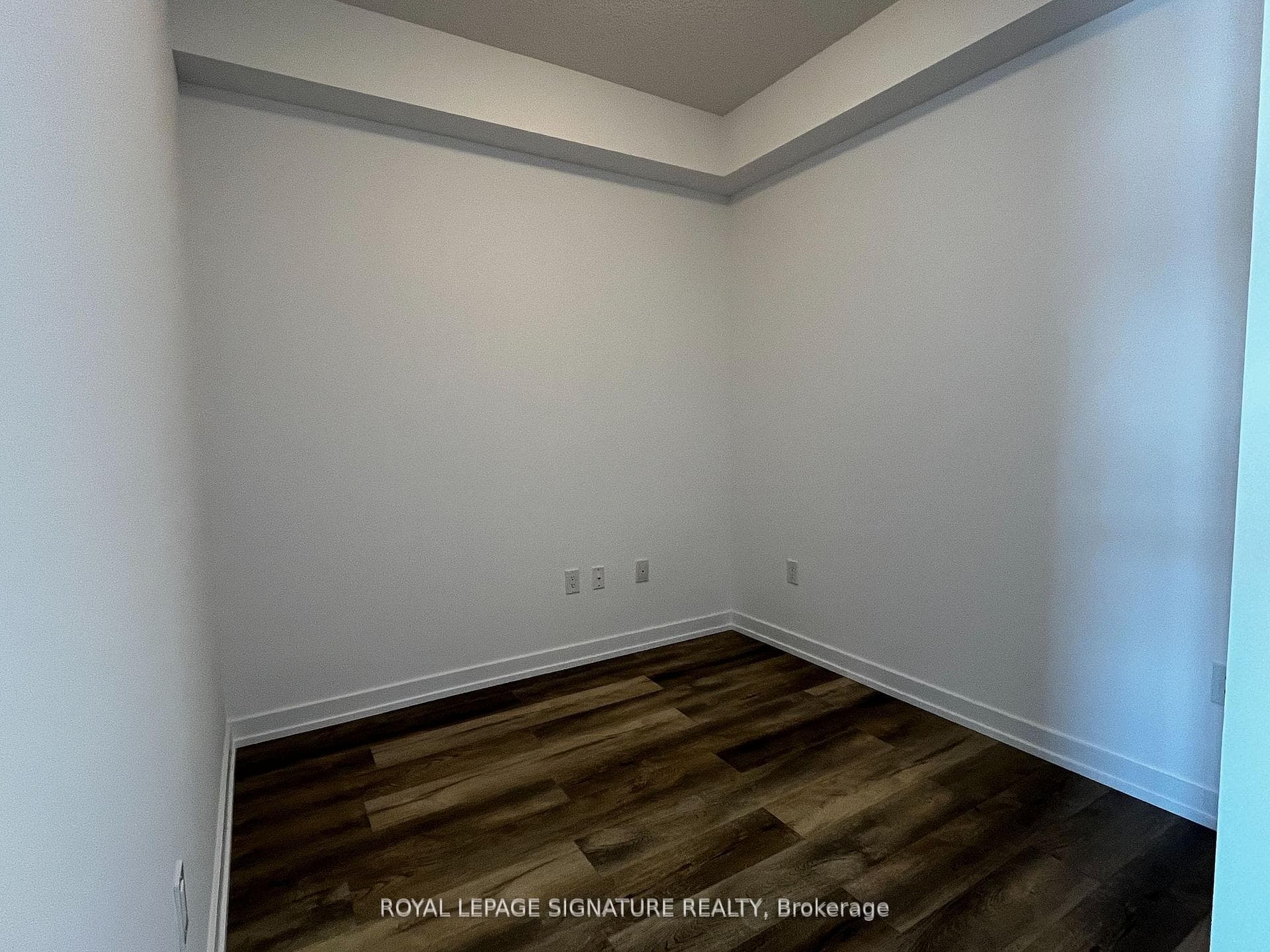 470 Dundas Street Unit 1012 photo 13