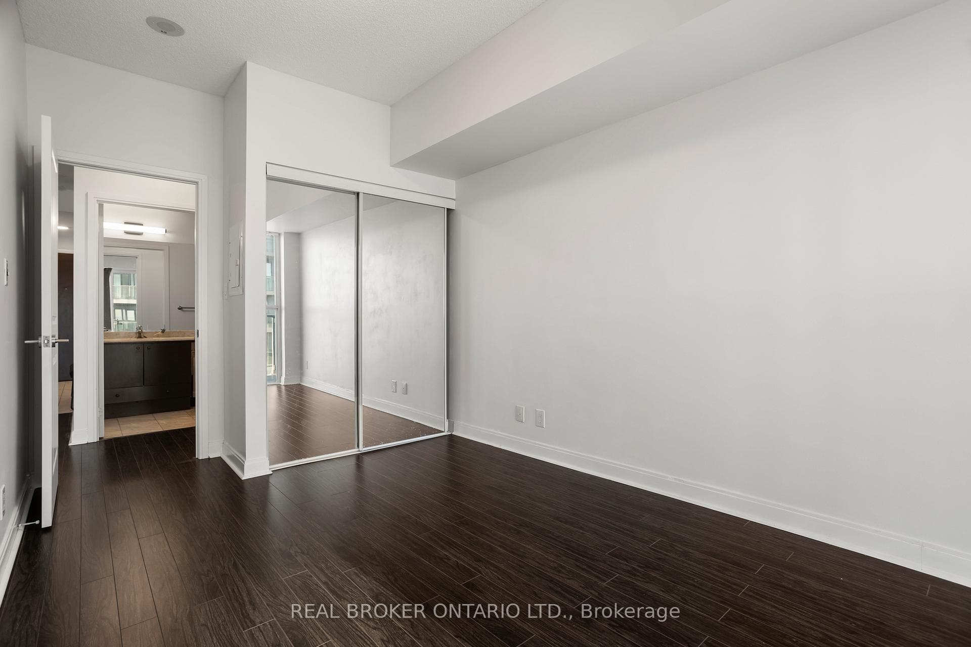 50 Absolute Avenue Unit 3105 photo 24