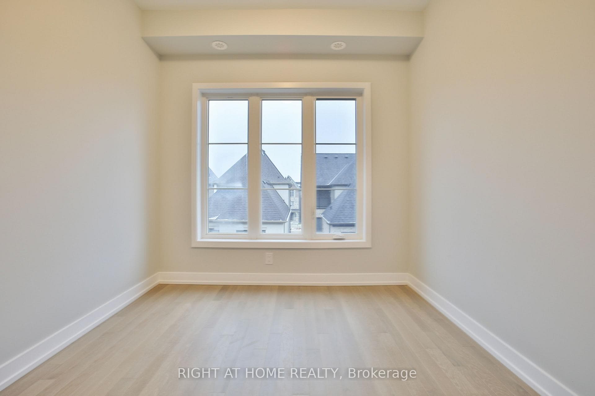 11 Guardhouse Crescent photo 28