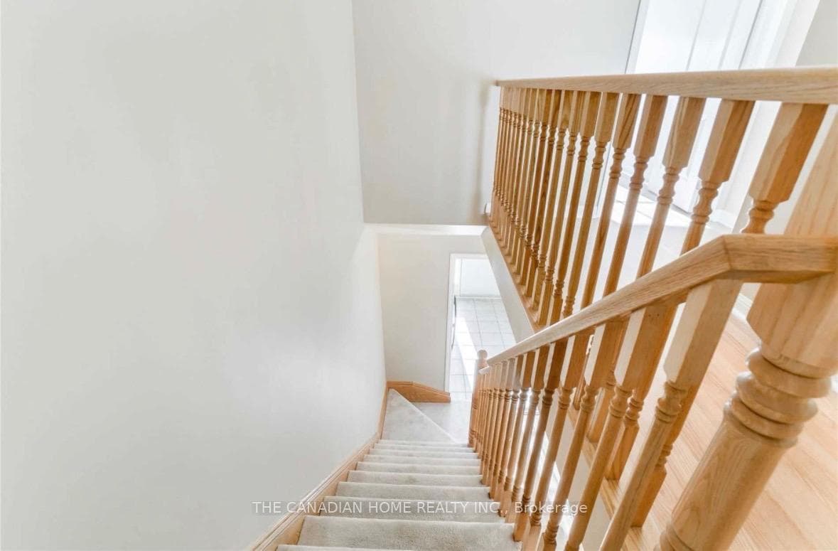 929 Deverell Place photo 8