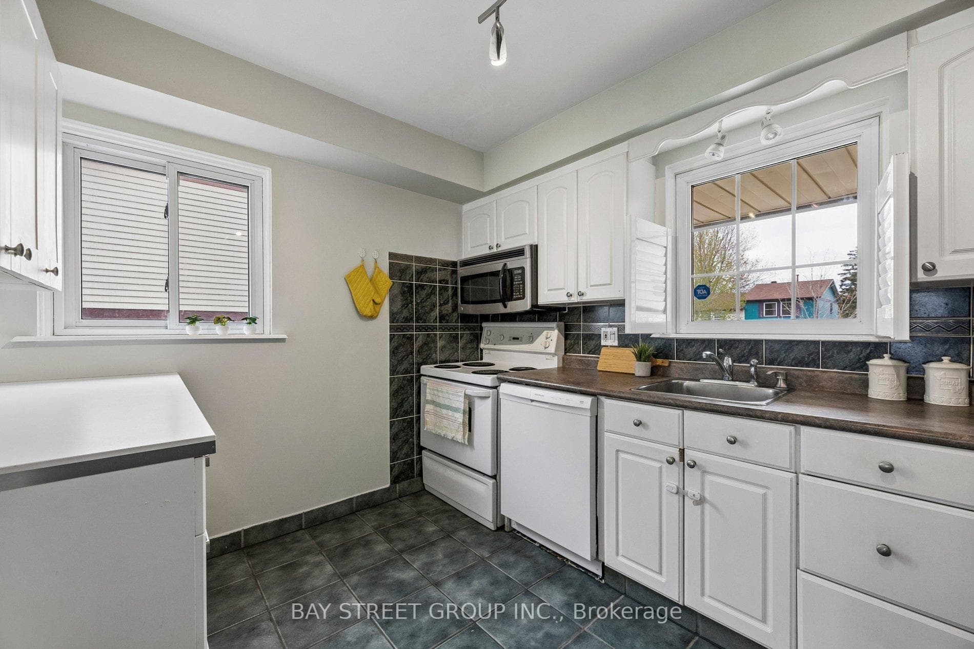 1165 Southdale Avenue photo 16