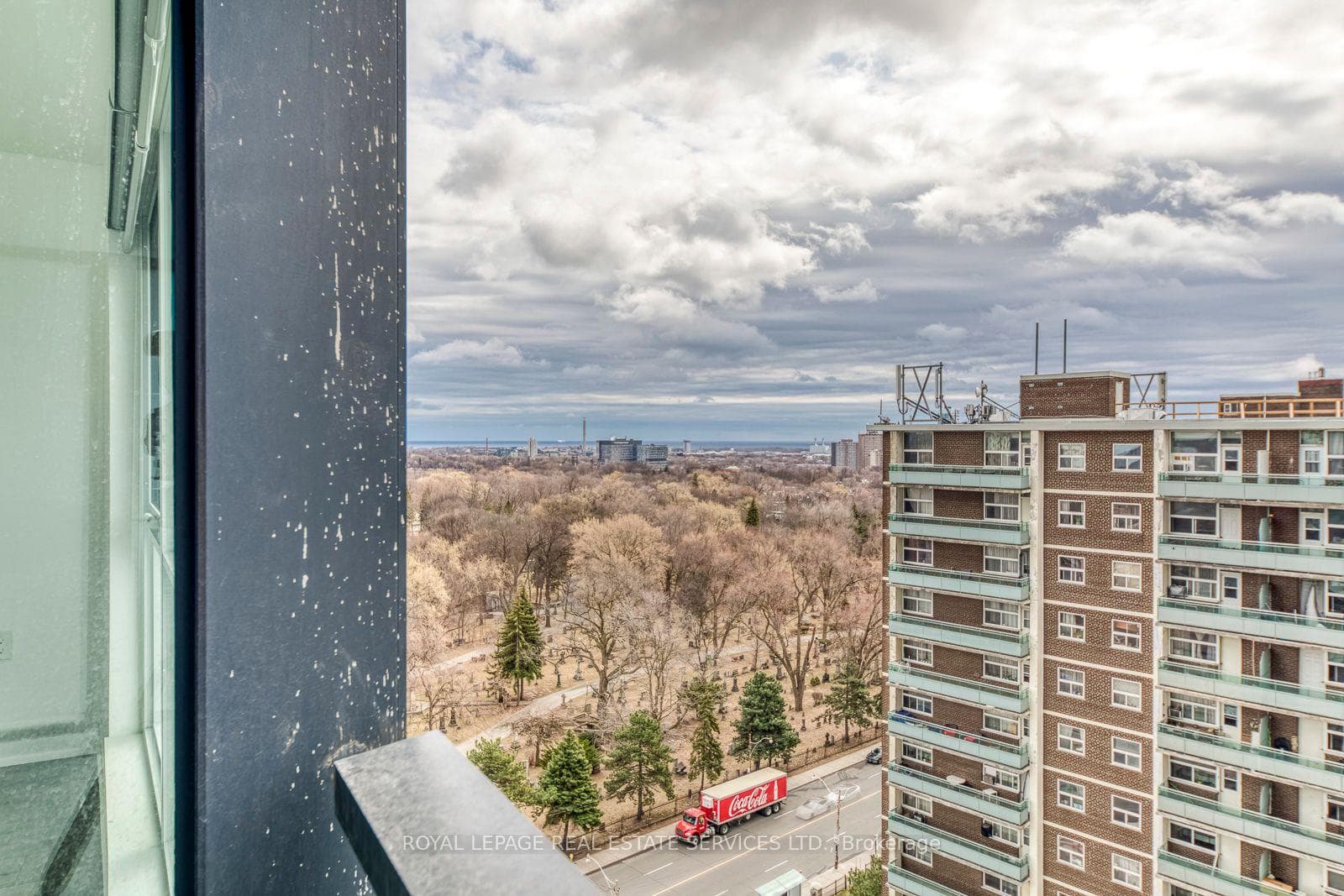 585 Bloor Street Unit 1320 photo 28