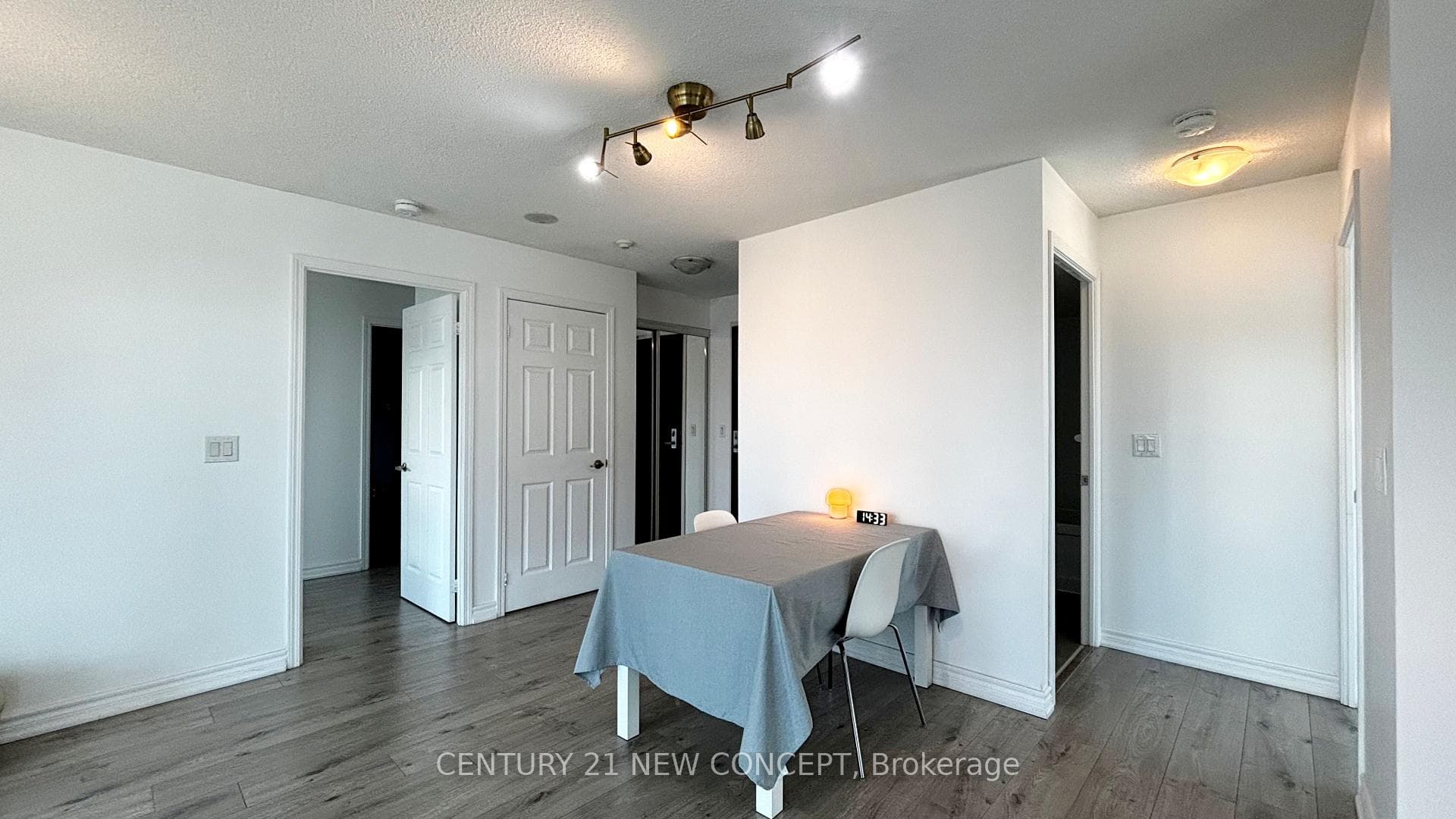 25 Lower Simcoe Street Unit 808 photo 6