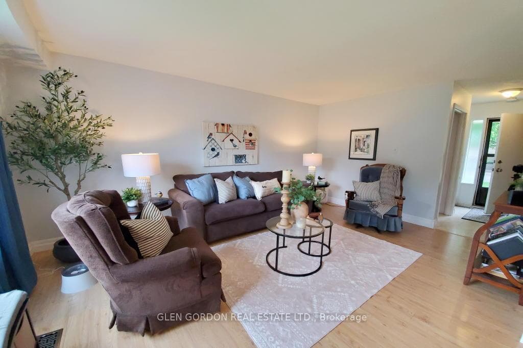 63 Caprice Crescent photo 5