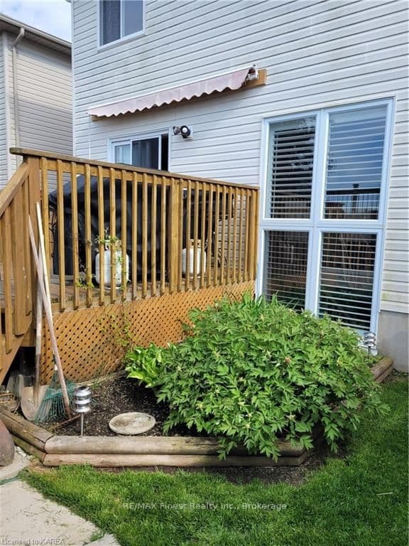 91 MCKEOWN Crescent photo 33