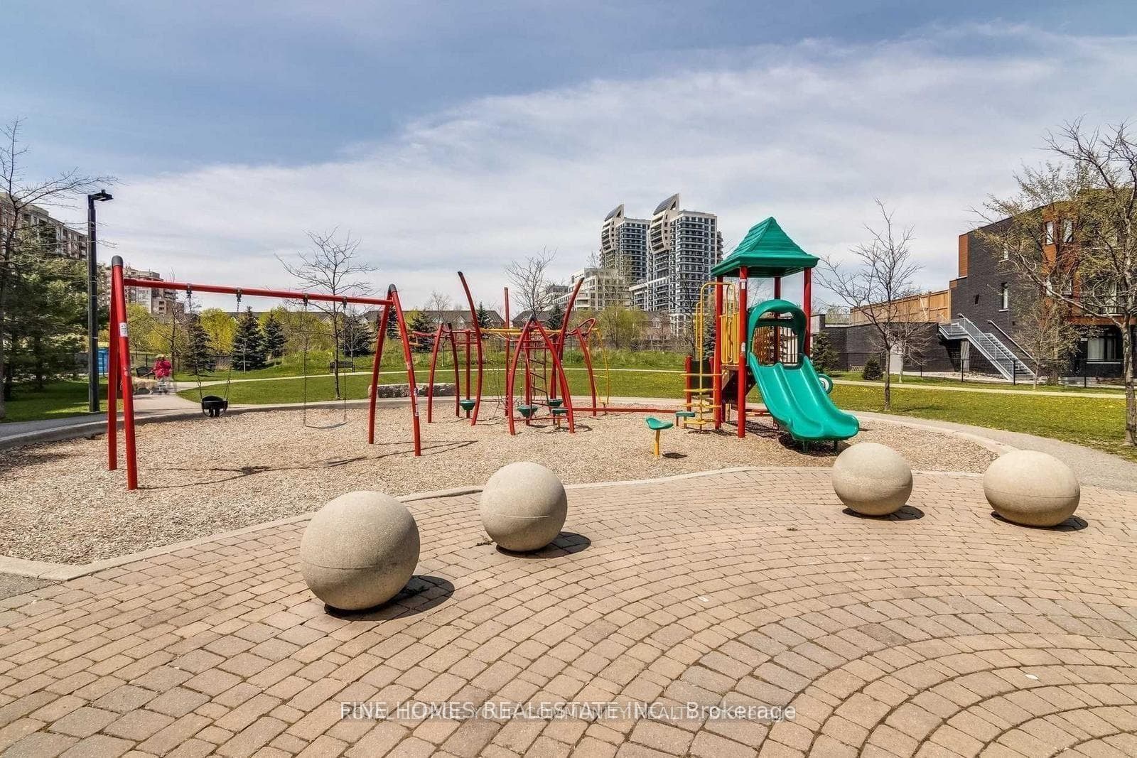330 Red Maple Road Unit 203 photo 16