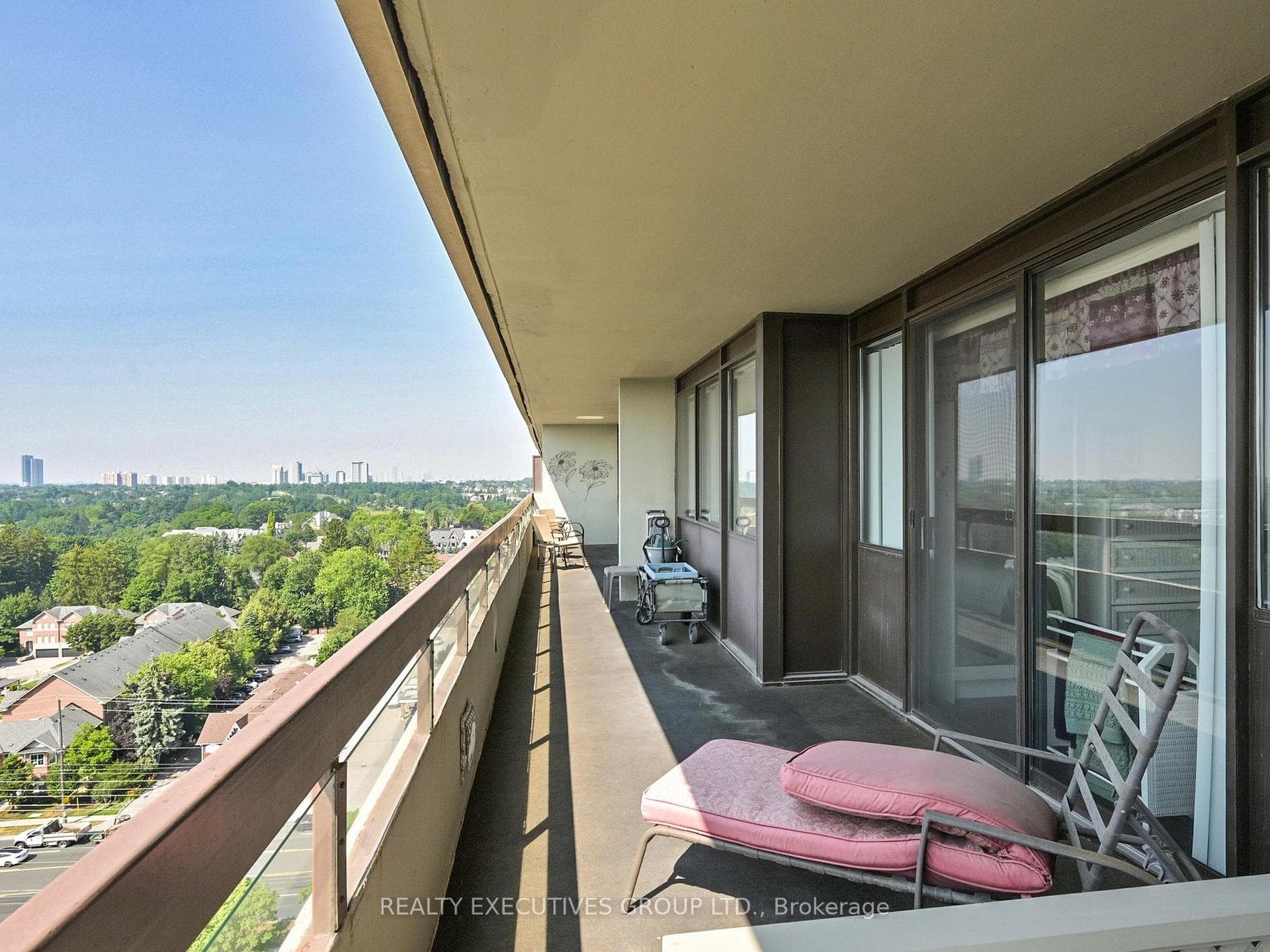 8111 Yonge Street Unit 1701 photo 38