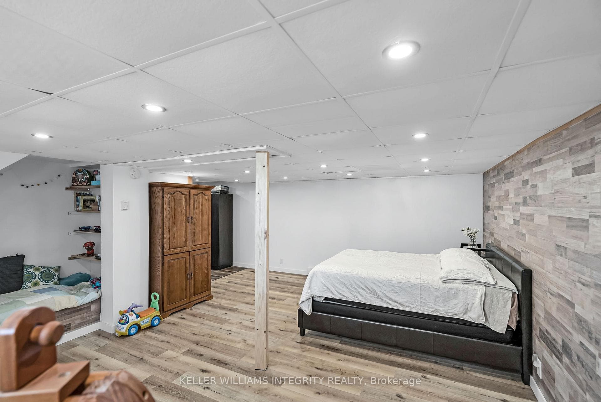 17031 Chevrier Street photo 36