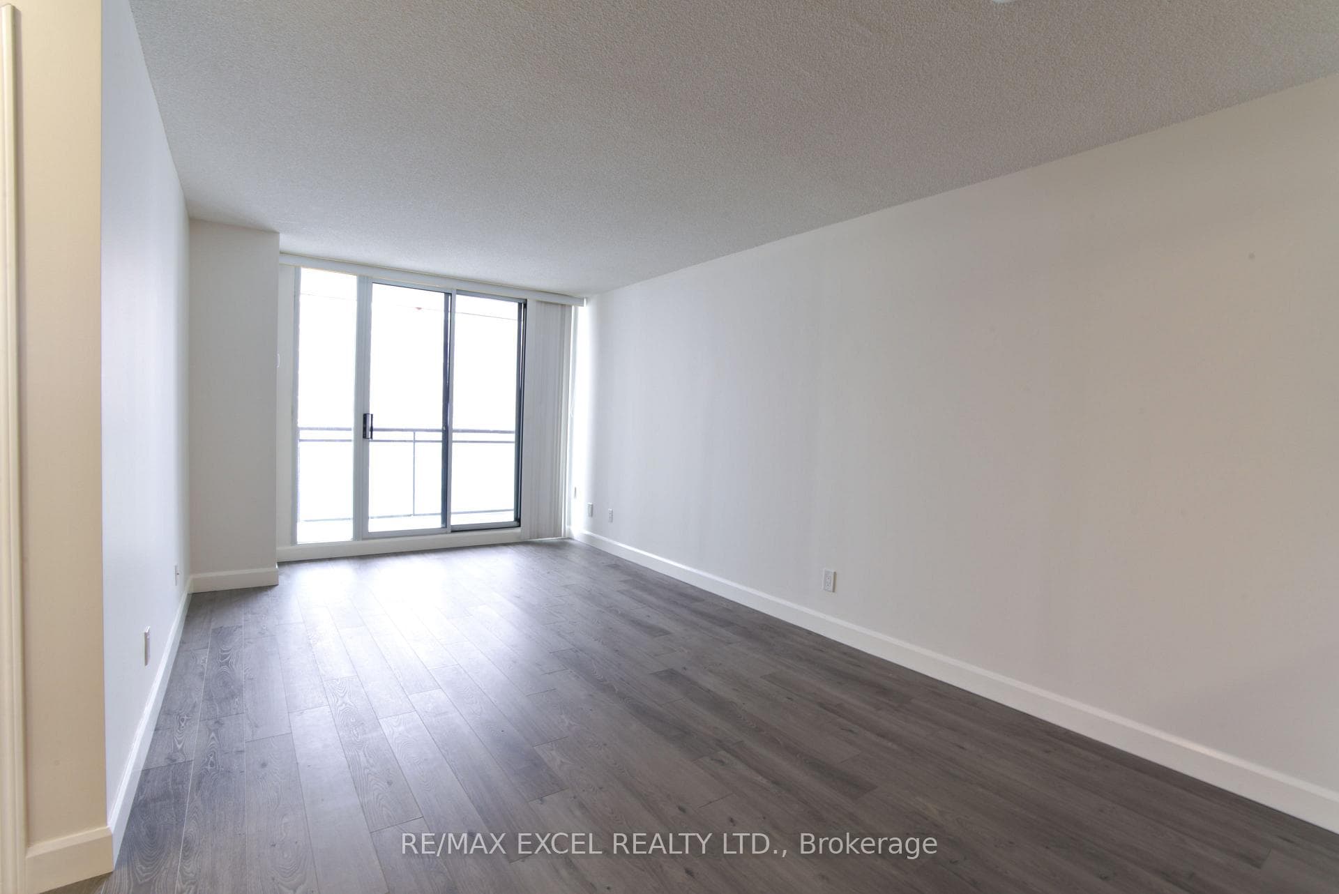 350 Red Maple Road Unit 907 photo 14