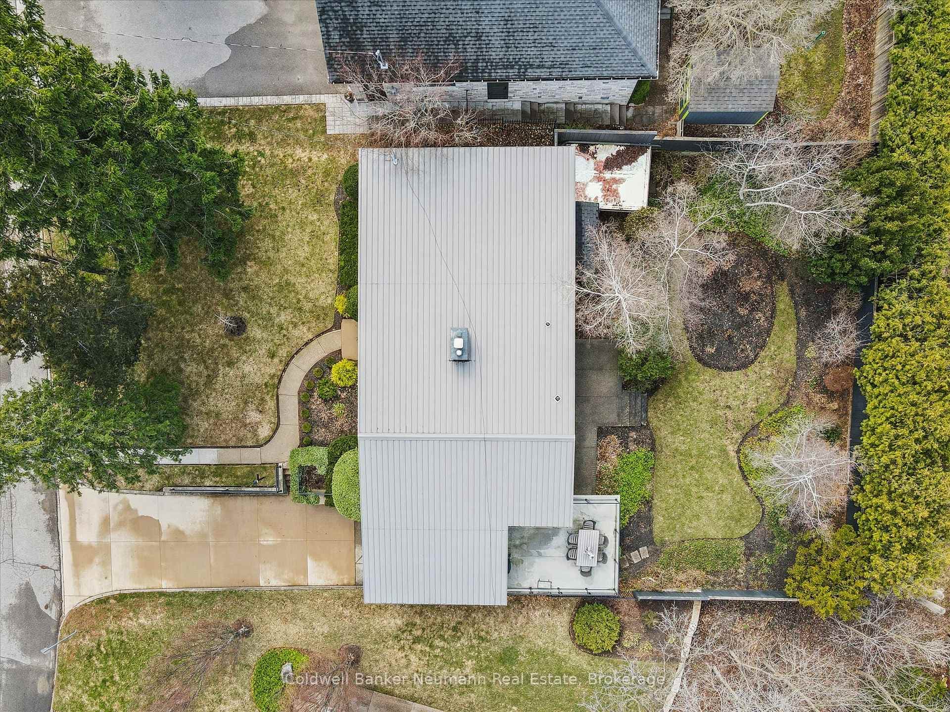 20 Harcourt Drive photo 42