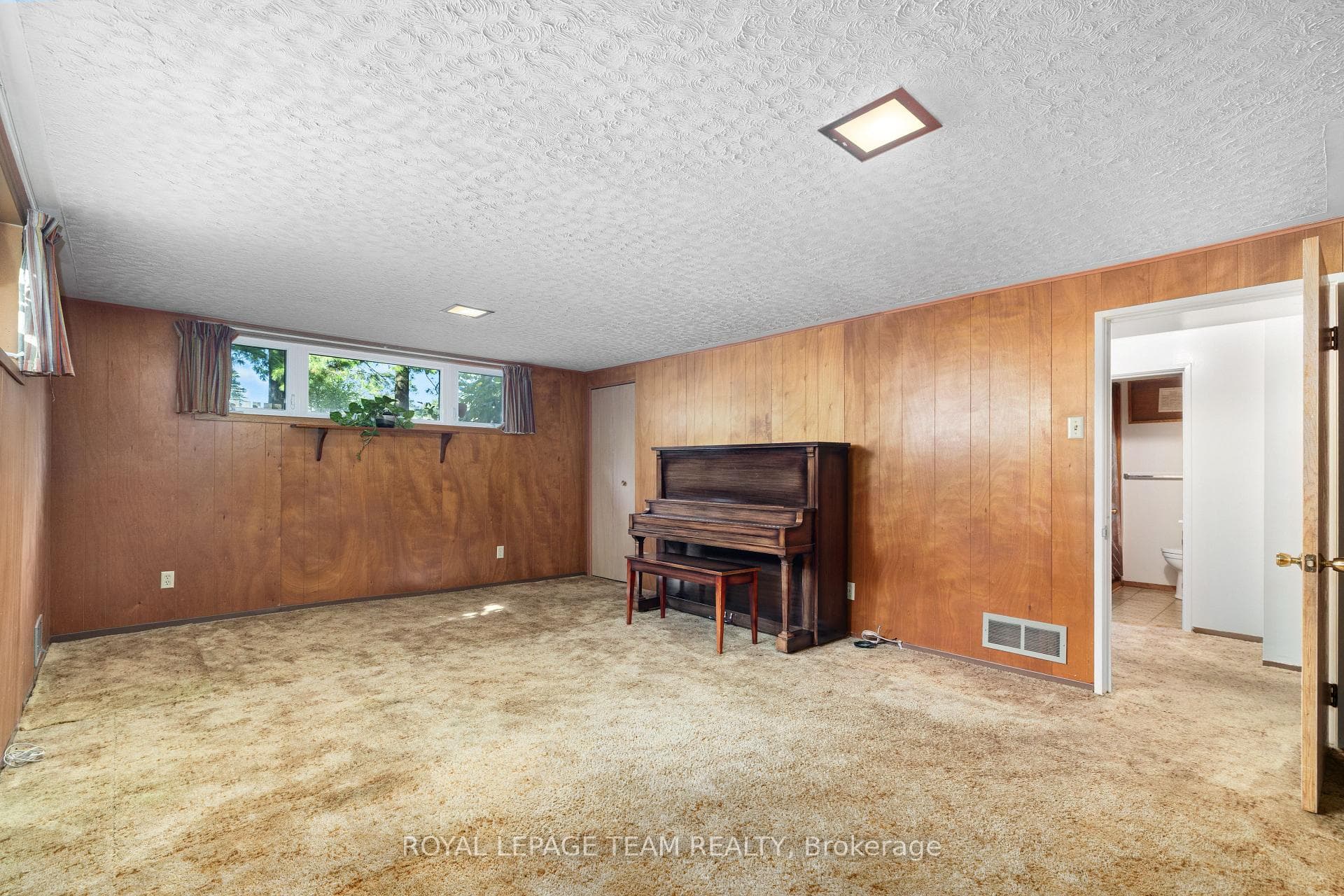 660 Sandra Avenue photo 23