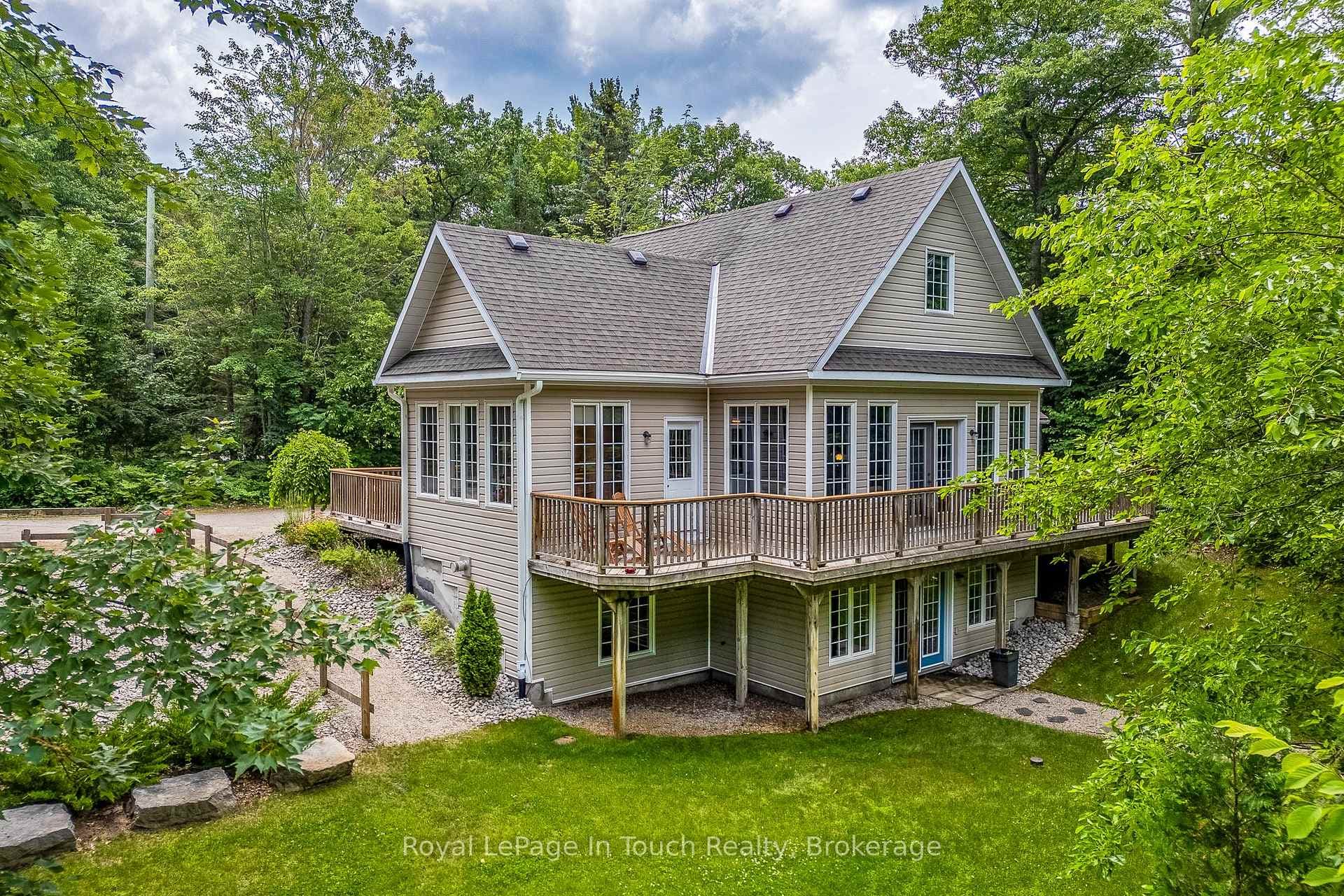 8 Woodward Drive photo 2