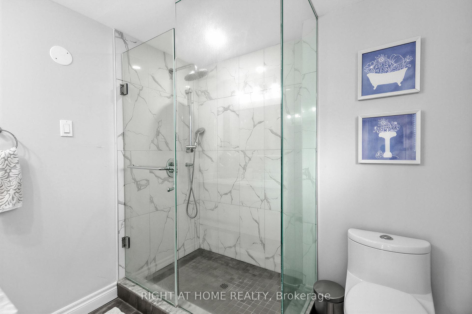 355 Davisville Avenue photo 28