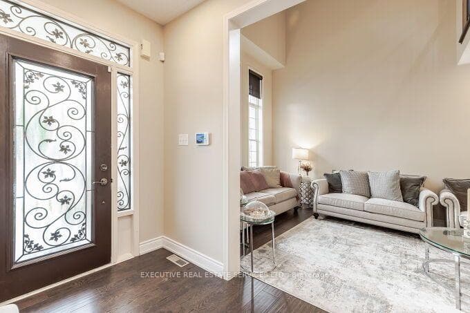 1129 Meighen Way photo 6