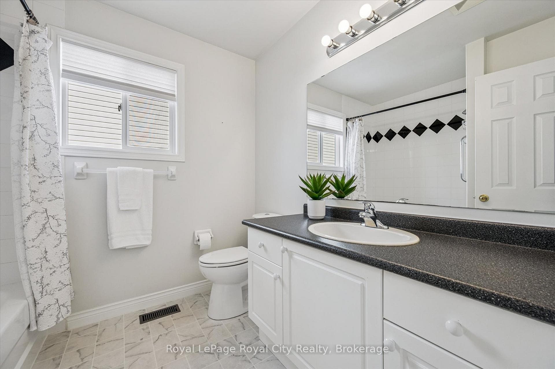 541 Mctavish Street photo 18