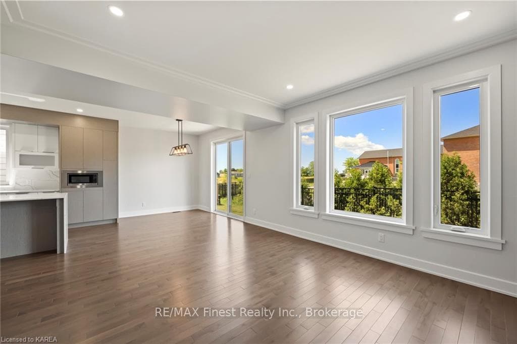 20 PARK Crescent photo 19