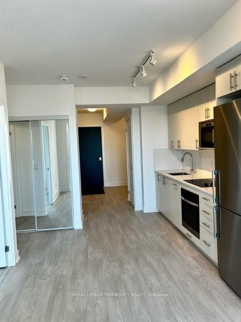 2545 Simcoe Street Unit 421 photo 5