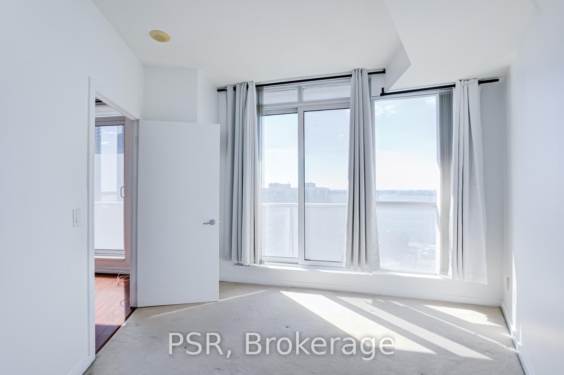 218 Queens Quay Unit 1506 photo 22