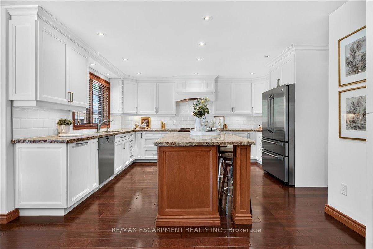 339 Kingsway Place photo 10