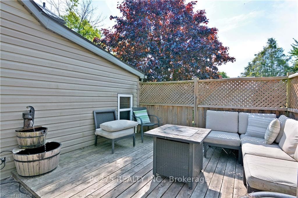 471 SIMCOE Street photo 27