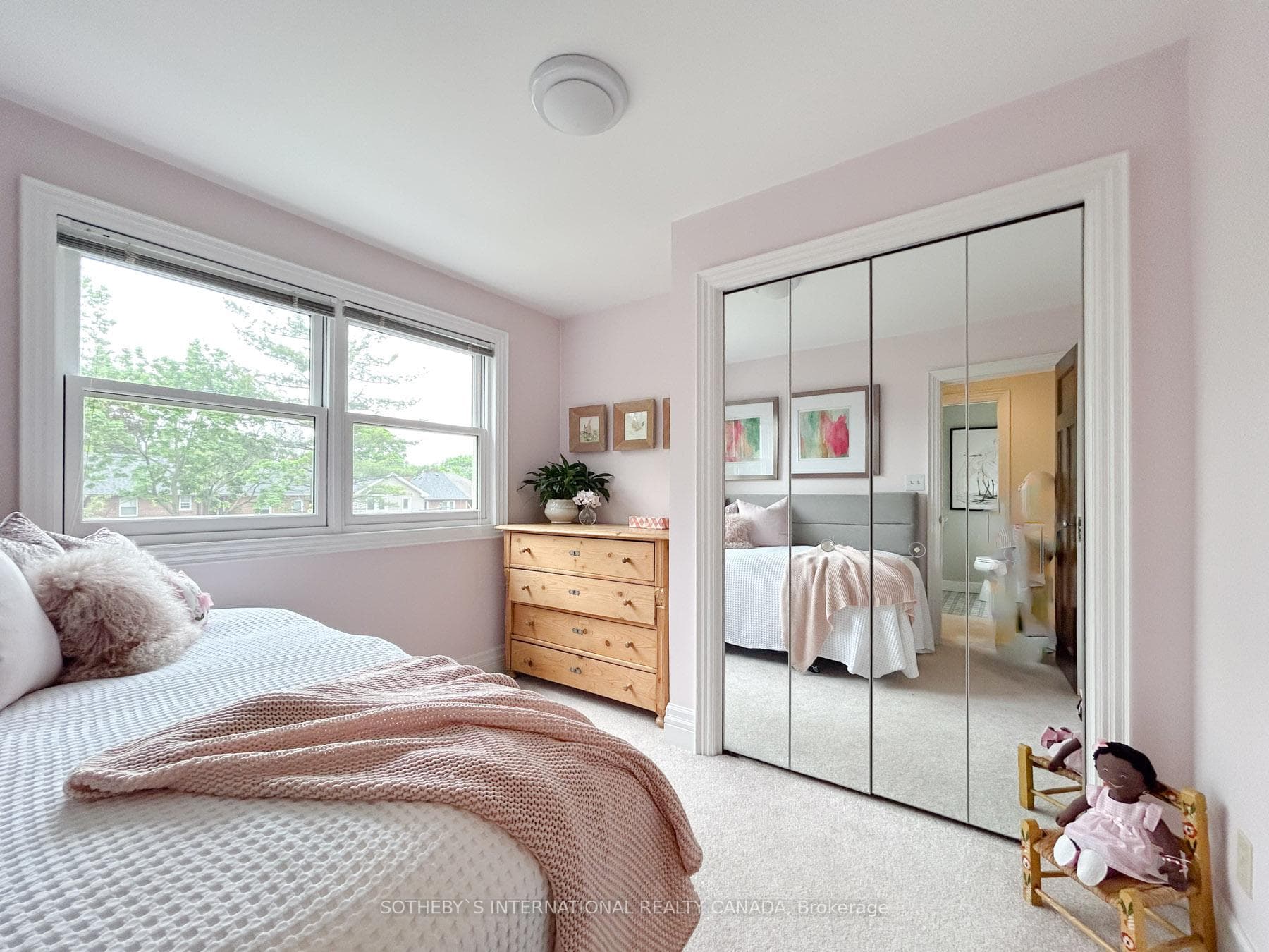 75 Castlefield Avenue photo 13