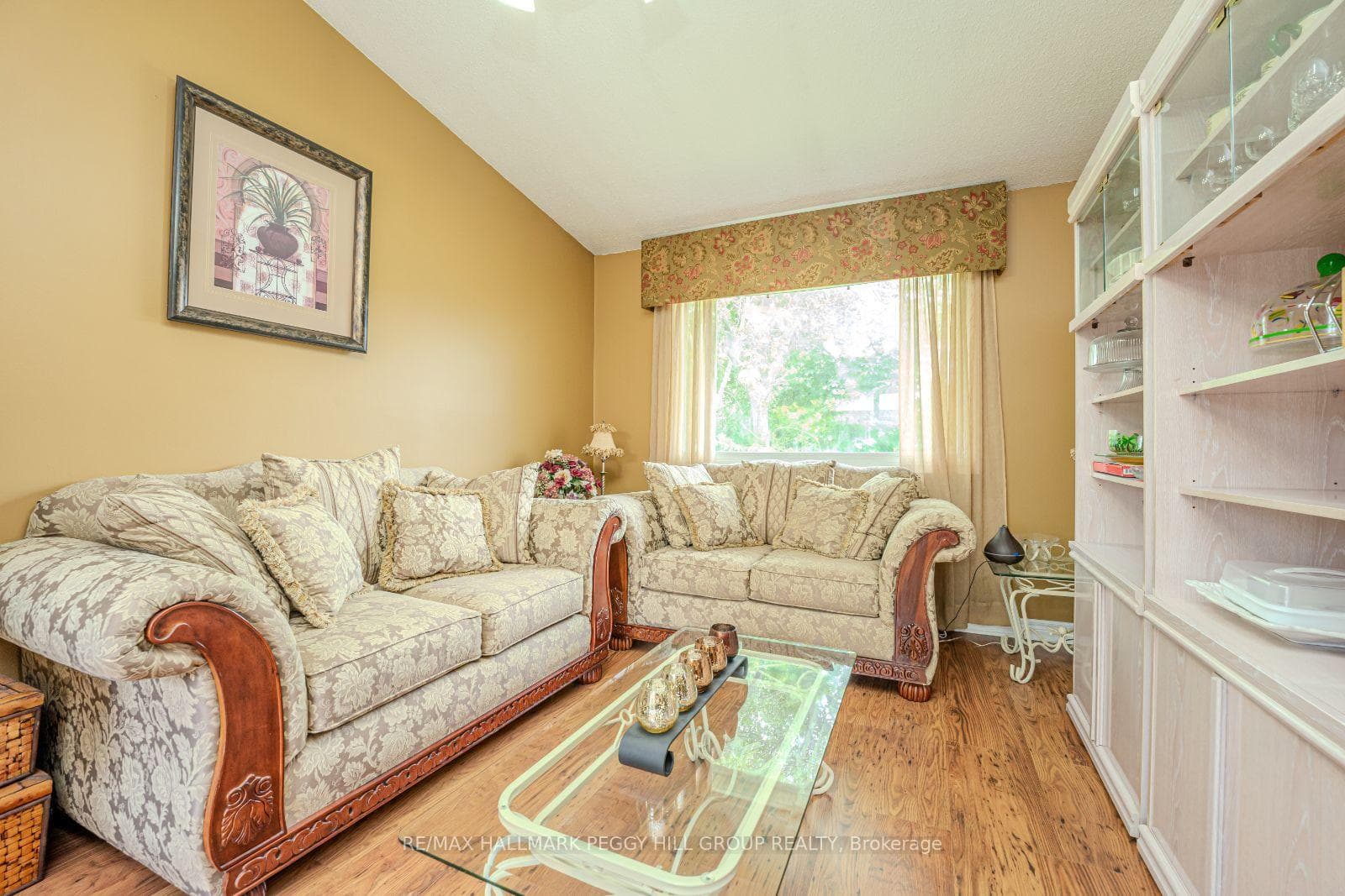 5 Hilderbrand Court photo 12